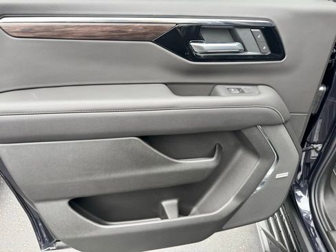 New 2025 Chevrolet Suburban Premier image 33