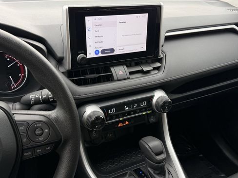 Used 2025 Toyota RAV4 XLE image 18