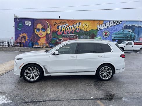 Used 2023 BMW X7 xDrive40i w/ Premium Package image 2