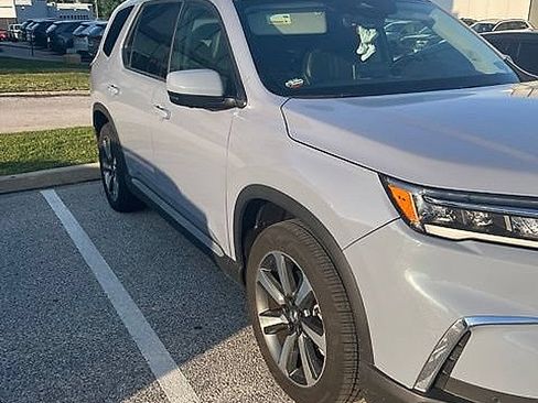 Used 2025 Honda Pilot Elite image 6