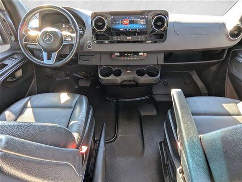 Used 2022 Mercedes-Benz Sprinter 4500 image 17