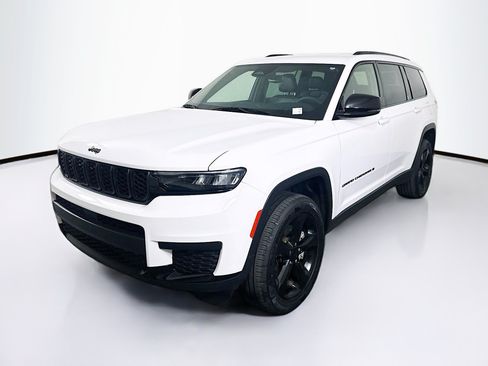 Used 2023 Jeep Grand Cherokee L Laredo RWD image 3