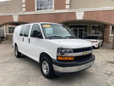 Used 2023 Chevrolet Express 2500 w/ Driver Convenience Package image 6