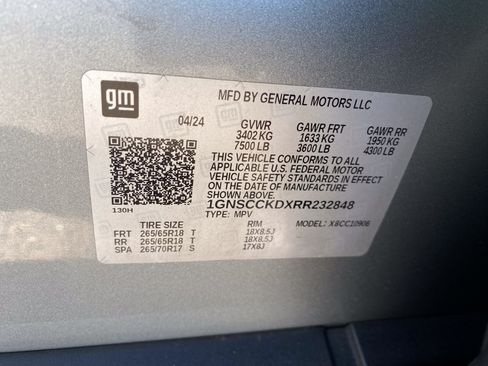 Used 2024 Chevrolet Suburban LT RWD image 35
