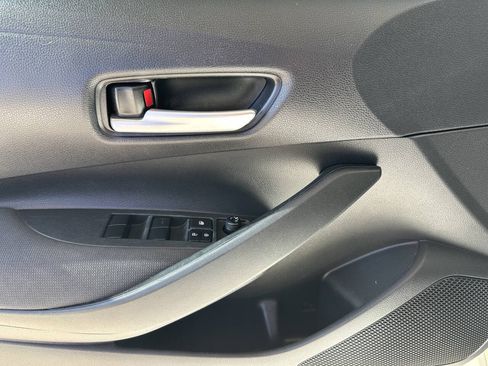 Used 2020 Toyota Corolla LE FWD image 22