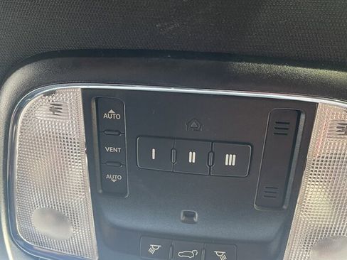 Used 2019 Dodge Durango R/T w/ Technology Group image 17