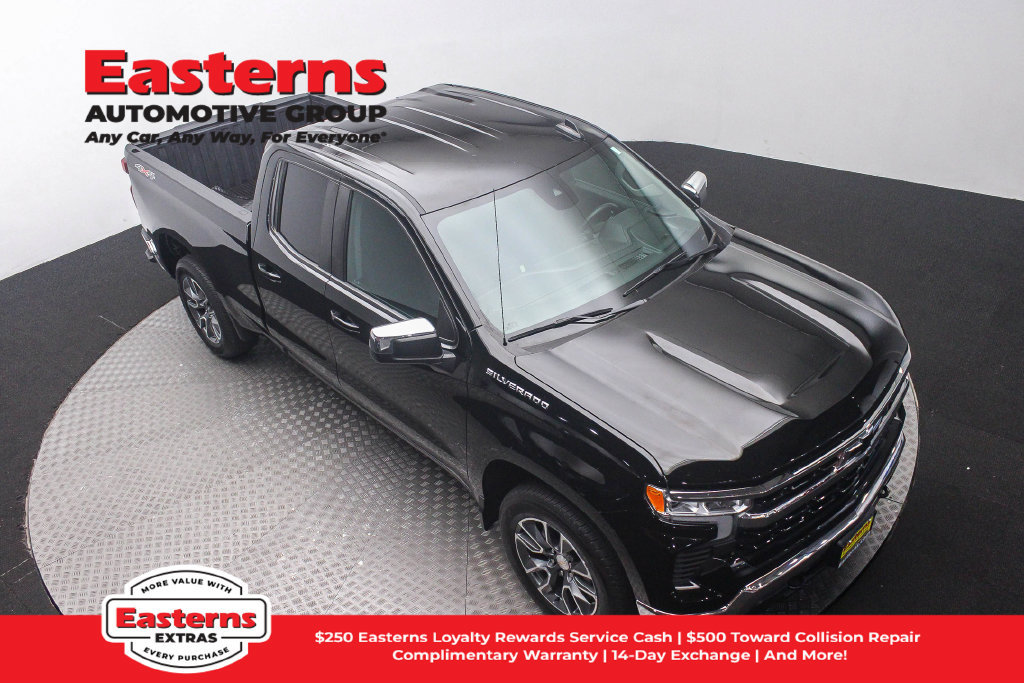 Used 2023 Chevrolet Silverado 1500 LT w/ Convenience Package II AWD/4WD image 4