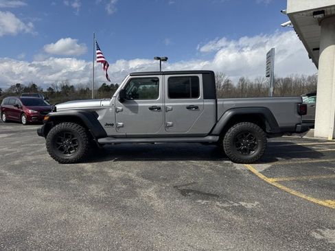Used 2020 Jeep Gladiator Sport AWD/4WD image 2