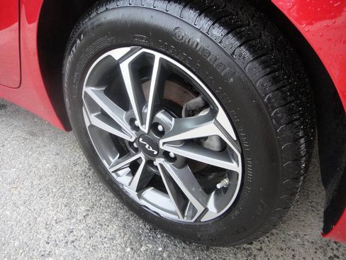 Used 2023 Kia Forte LXS w/ LXS Technology Package FWD image 17