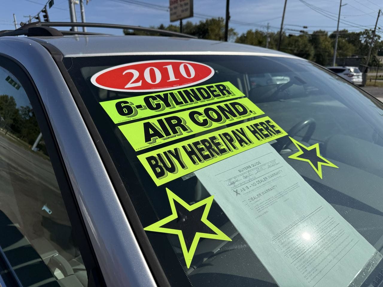 Used 2010 Chrysler Town & Country Touring FWD image 2