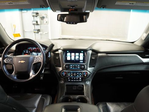 Used 2020 Chevrolet Suburban LT image 20