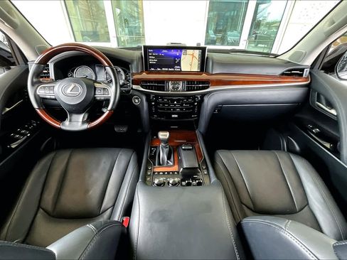 Used 2020 Lexus LX 570 4WD w/ Luxury Package image 16