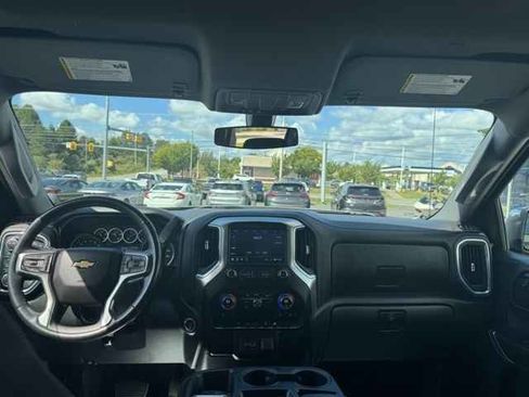 Used 2021 Chevrolet Silverado 1500 LT image 16