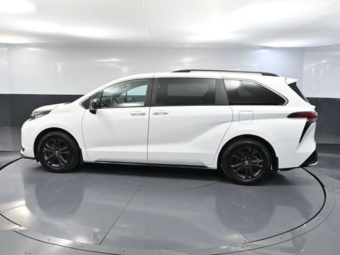 Used 2024 Toyota Sienna XSE AWD/4WD image 8