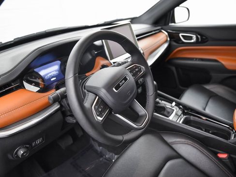 Used 2024 Jeep Compass Limited image 16