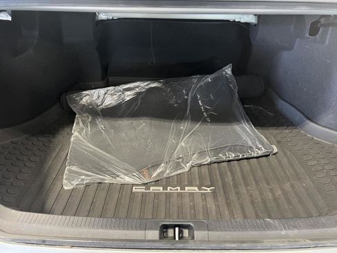 Used 2020 Toyota Camry SE w/ Carpet Mat Package AWD/4WD image 11