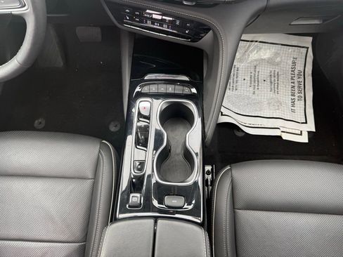 Used 2023 Buick Envision Essence image 26