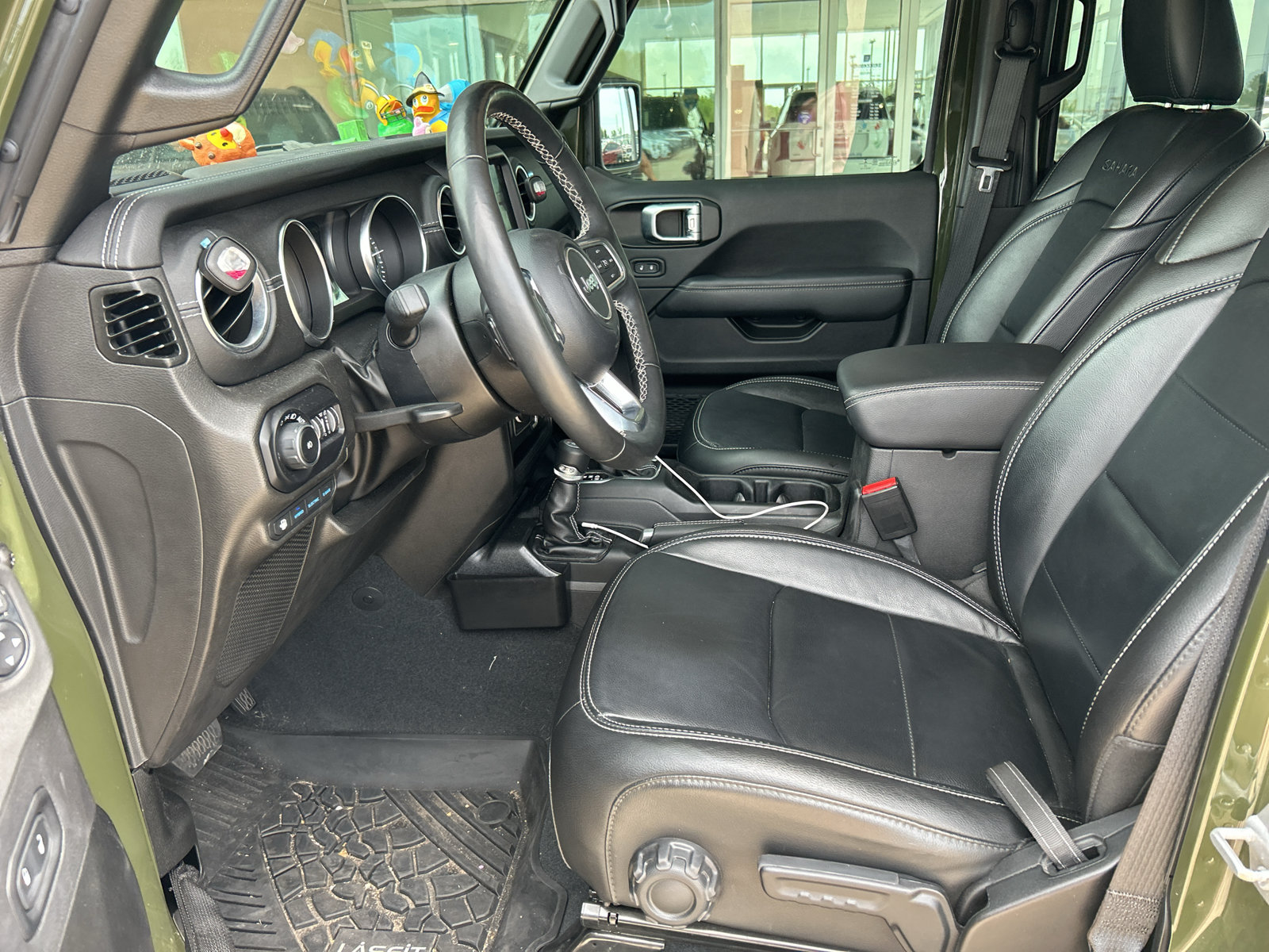 Used 2022 Jeep Wrangler Unlimited Sahara w/ Cold Weather Group AWD/4WD image 11