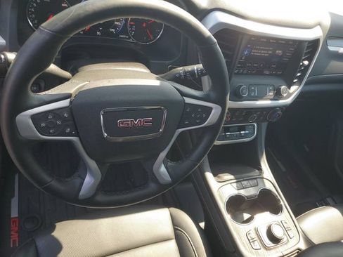 Used 2023 GMC Acadia SLT w/ Technology Package FWD image 18