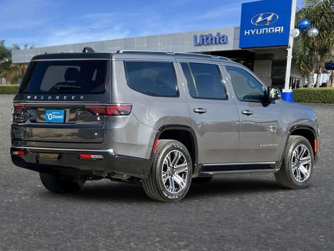 Used 2024 Jeep Wagoneer Series II w/ Flexible Seating Group image 2