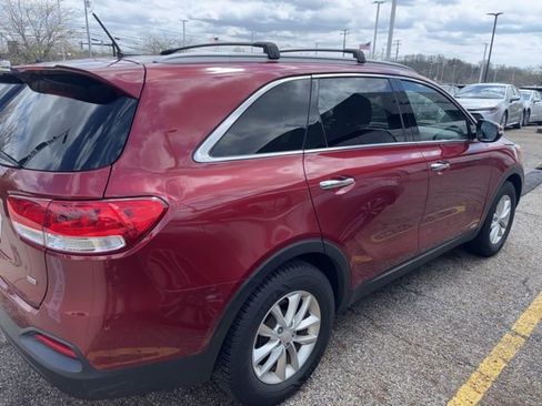Used 2017 Kia Sorento LX image 3