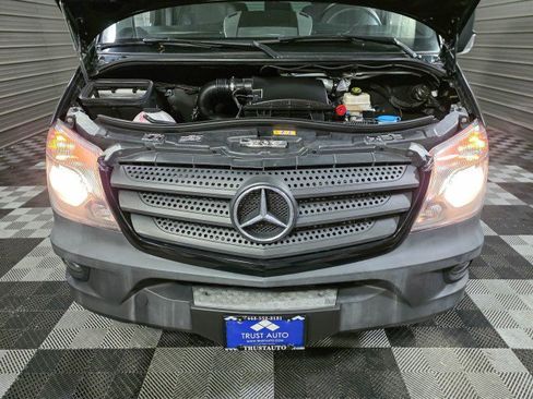 Used 2017 Mercedes-Benz Sprinter 2500 image 32