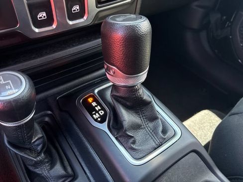 Used 2021 Jeep Wrangler Sport AWD/4WD image 28