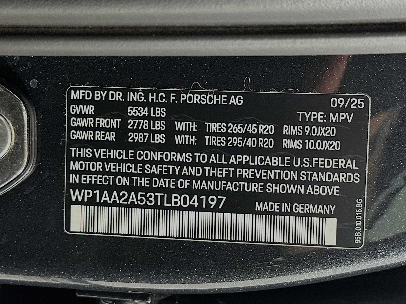 Certified 2026 Porsche Macan AWD/4WD image 33
