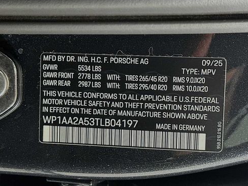 Certified 2026 Porsche Macan AWD/4WD image 33