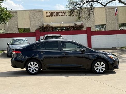 Used 2025 Toyota Corolla LE image 3