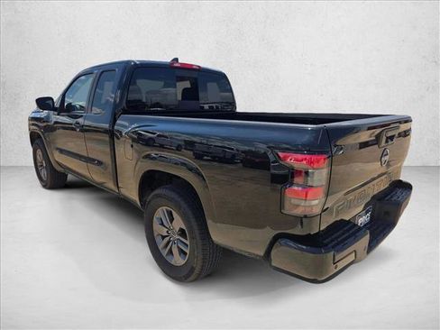 Used 2025 Nissan Frontier SV RWD image 7