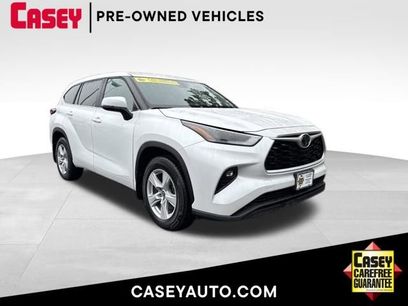 Used 2023 Toyota Highlander LE