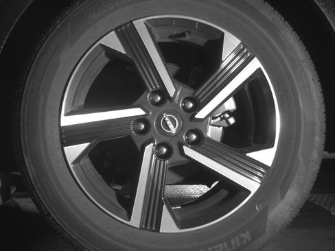 Used 2025 Nissan Sentra SV FWD image 17