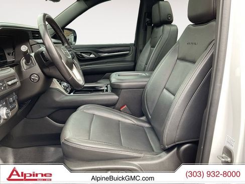 Used 2022 GMC Yukon XL Denali w/ Denali Premium Package image 9