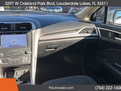 Used 2019 Ford Fusion SE image 30