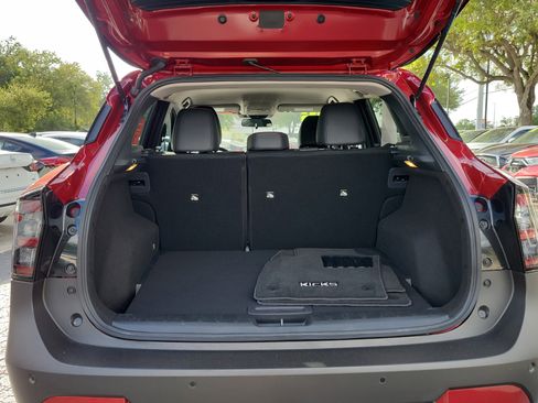 Certified 2026 Nissan Kicks SR FWD image 10