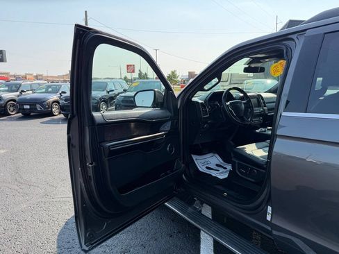 Used 2019 Ford Expedition Limited w/ Equipment Group 302A AWD/4WD image 10