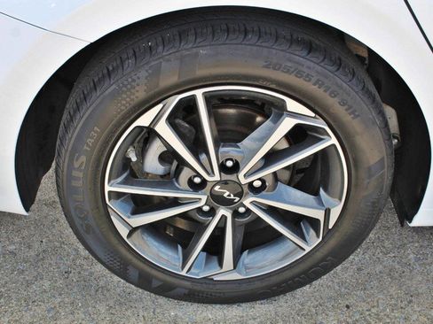 Used 2022 Kia Forte LXS w/ LXS Technology Package image 10