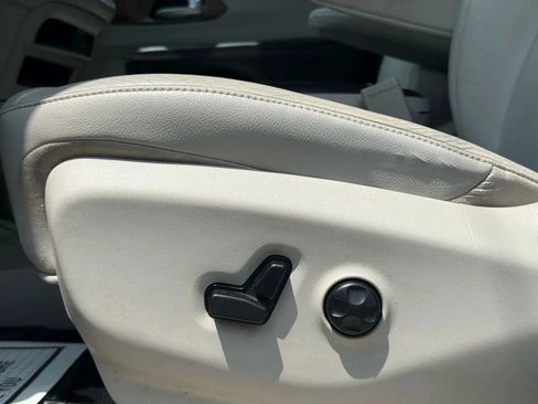 Used 2017 Chrysler Pacifica Touring-L w/ Tire & Wheel Group image 19