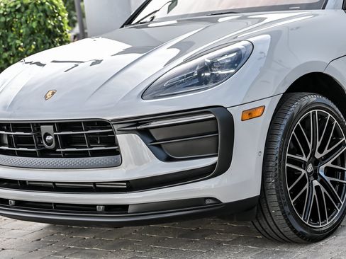 Used 2025 Porsche Macan w/ Premium Package Plus AWD/4WD image 6