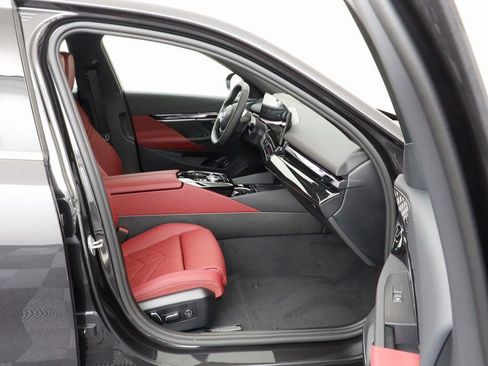 Used 2025 BMW i5 xDrive40 w/ Premium Package image 21