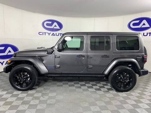 Used 2025 Jeep Wrangler Unlimited Sahara w/ Safety Group AWD/4WD image 6