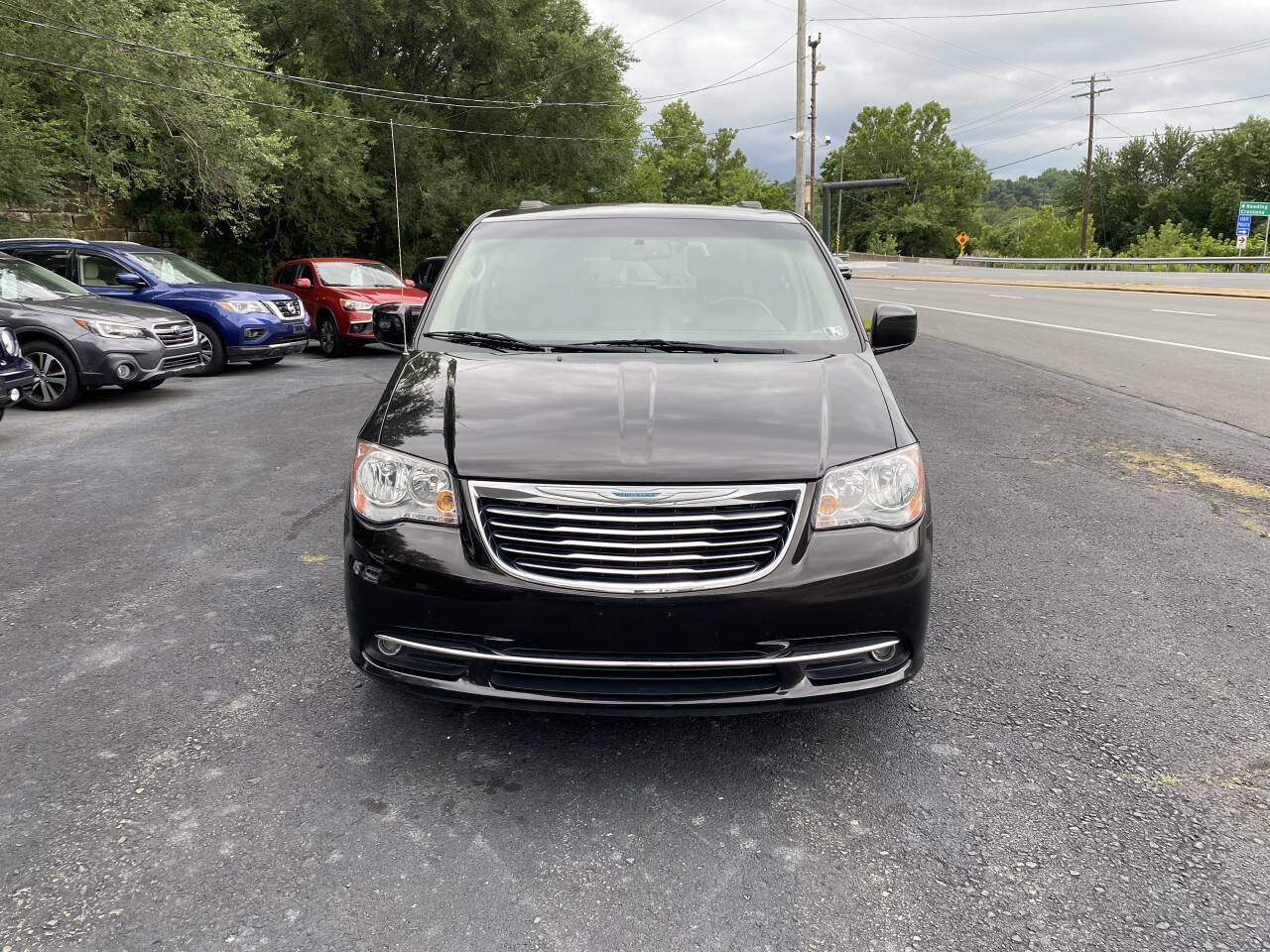 Used 2015 Chrysler Town & Country Touring w/ Driver Convenience Group FWD image 7