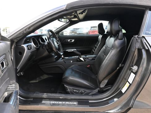 Used 2019 Ford Mustang Premium image 18