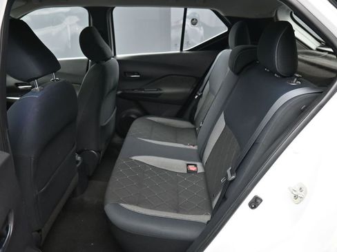 Used 2018 Nissan Kicks SV image 20