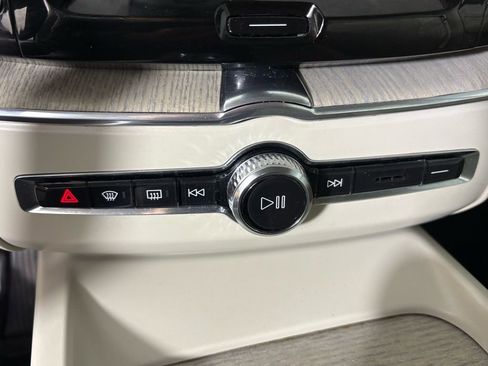 Used 2022 Volvo XC60 B5 Inscription w/ Advanced Package image 29