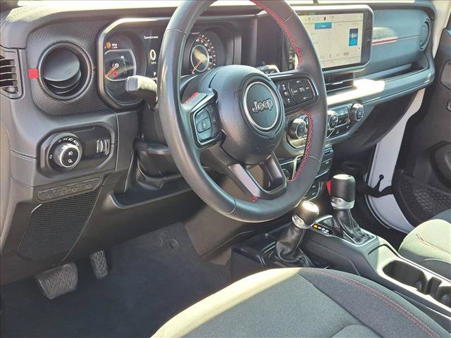 Used 2024 Jeep Gladiator Rubicon w/ Convenience Group AWD/4WD image 9
