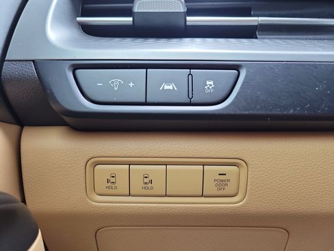 Used 2022 Kia Carnival LX FWD image 28