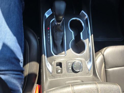 Used 2023 Chevrolet Traverse LT image 35