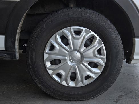 Used 2023 Ford Transit 350 XLT image 5